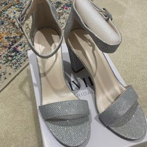NEW NEVER WORN David’s Bridal silver strappy sandals size 7